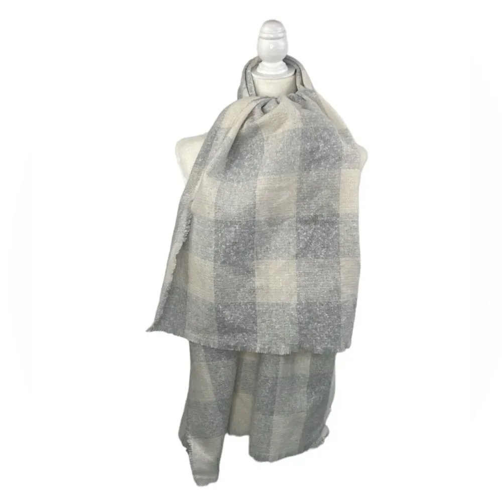 Old Navy Buffalo Plaid Blanket Scarf Light Gray super soft